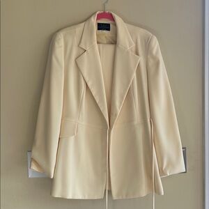 Elegant Cream Women's Blazer